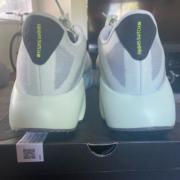 Adidas SWITCH FWD 'Linen Green - Picture 2 of 9